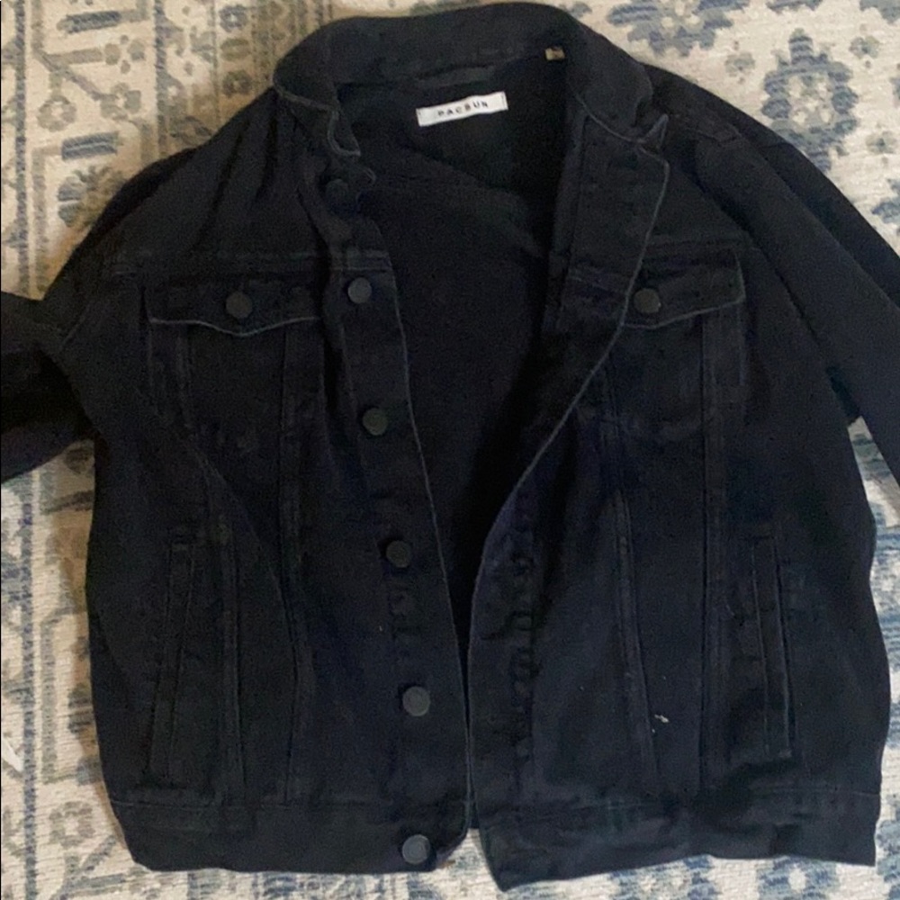 Black PAC SUN jacket.